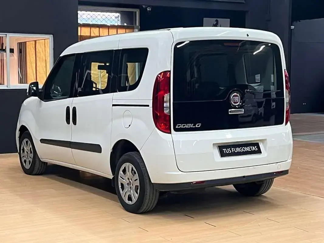 Usado Fiat Doblò 95 CV (69 kW) 2021 Blanco Monovolumen