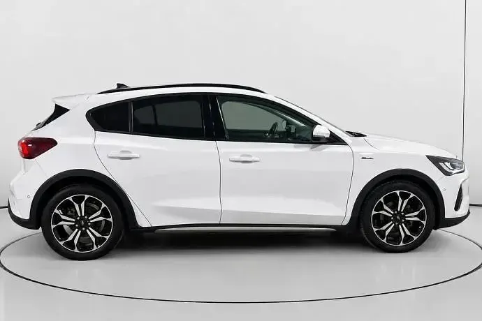 Usado Ford Focus Active 155 CV (114 kW) 2022 Negro