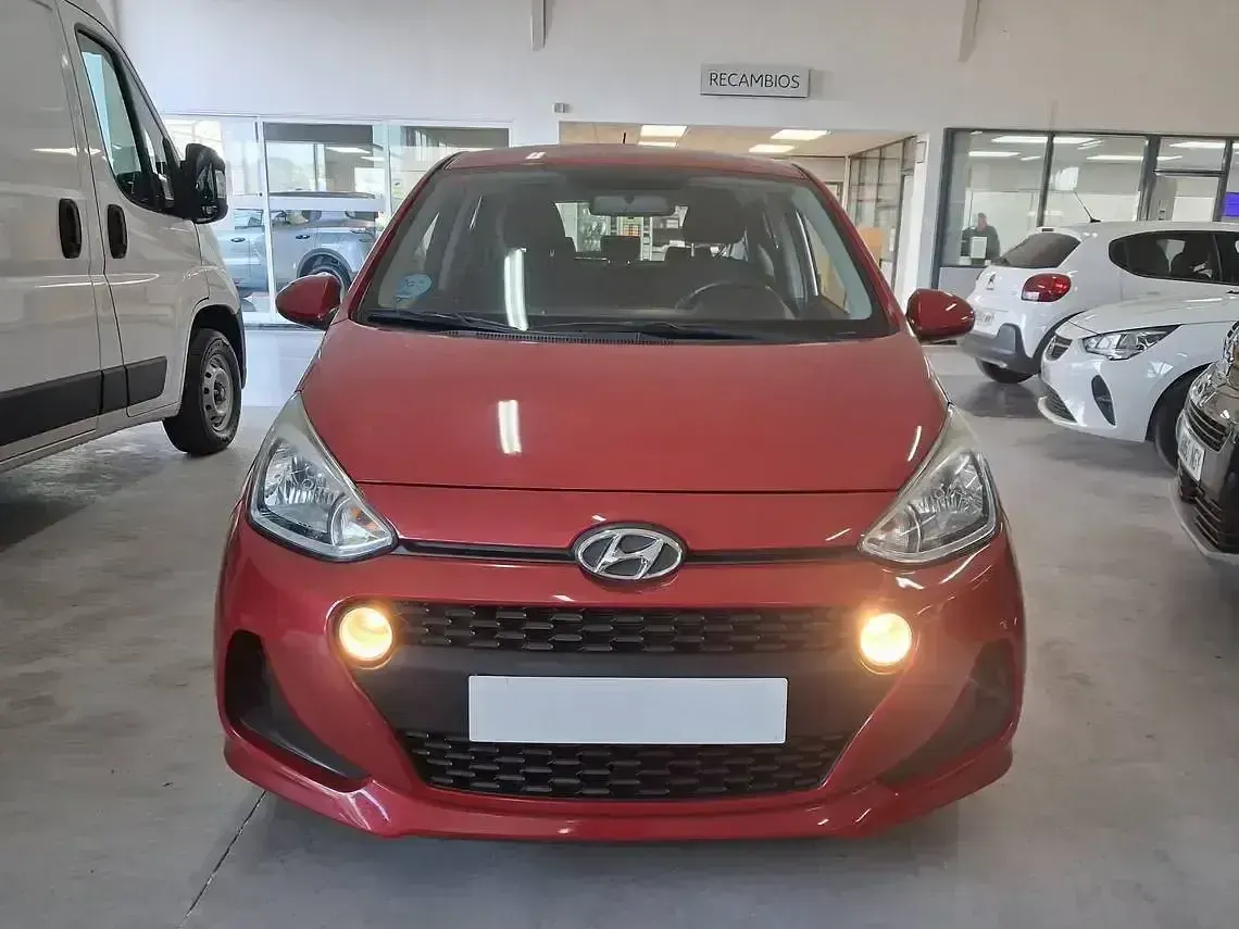 Usado Hyundai i10 GO! 66 CV (48 kW) 2019 Rojo Utilitario
