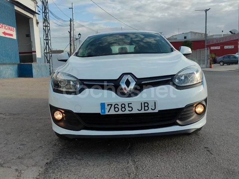 Blanco Usado 2014 Renault Mégane III Bose Edition Berlina | 9500 € (Caro) - Imagen 1/4