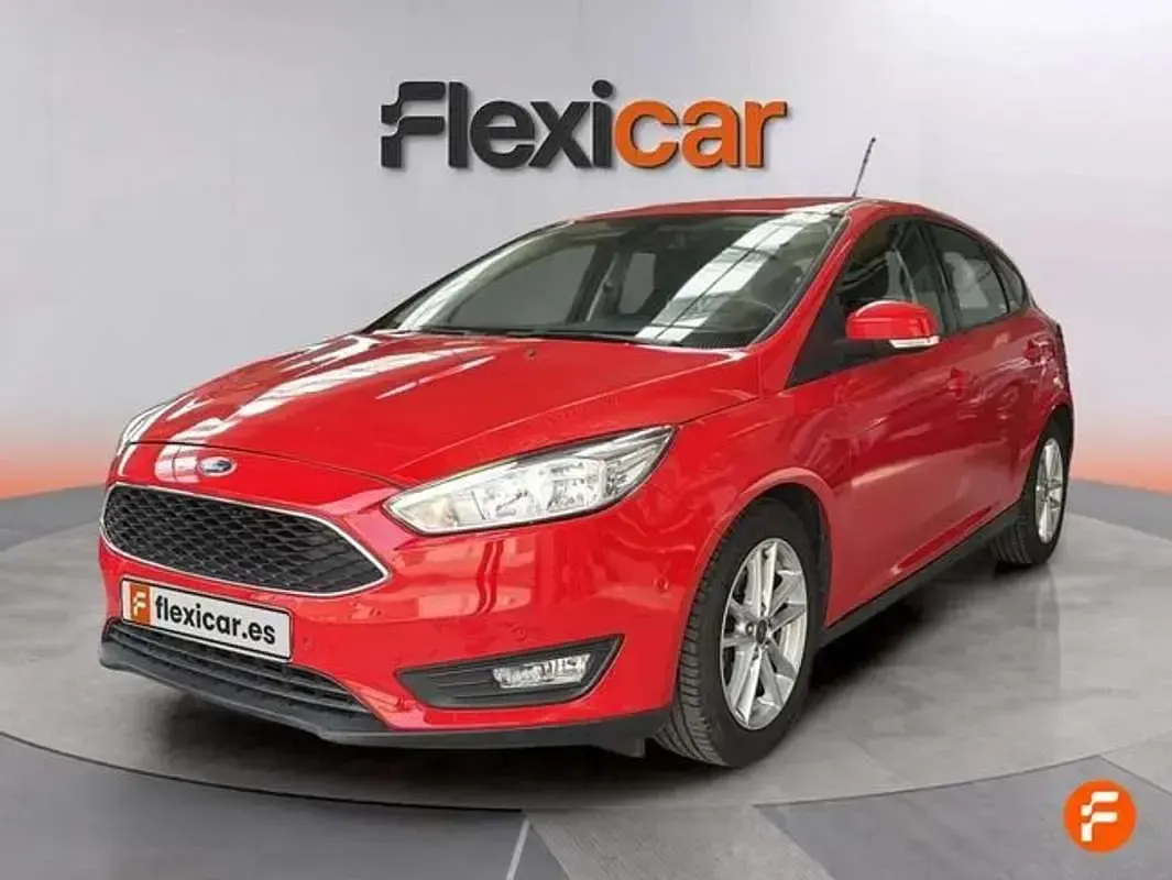 Usado Ford Focus Titanium 125 CV (91 kW) 2017 Rojo Familiar