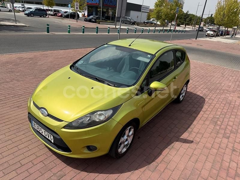 Verde Usado 2011 Ford Fiesta Titanium Berlina | 4000 € (Buen precio) - Imagen 1/4