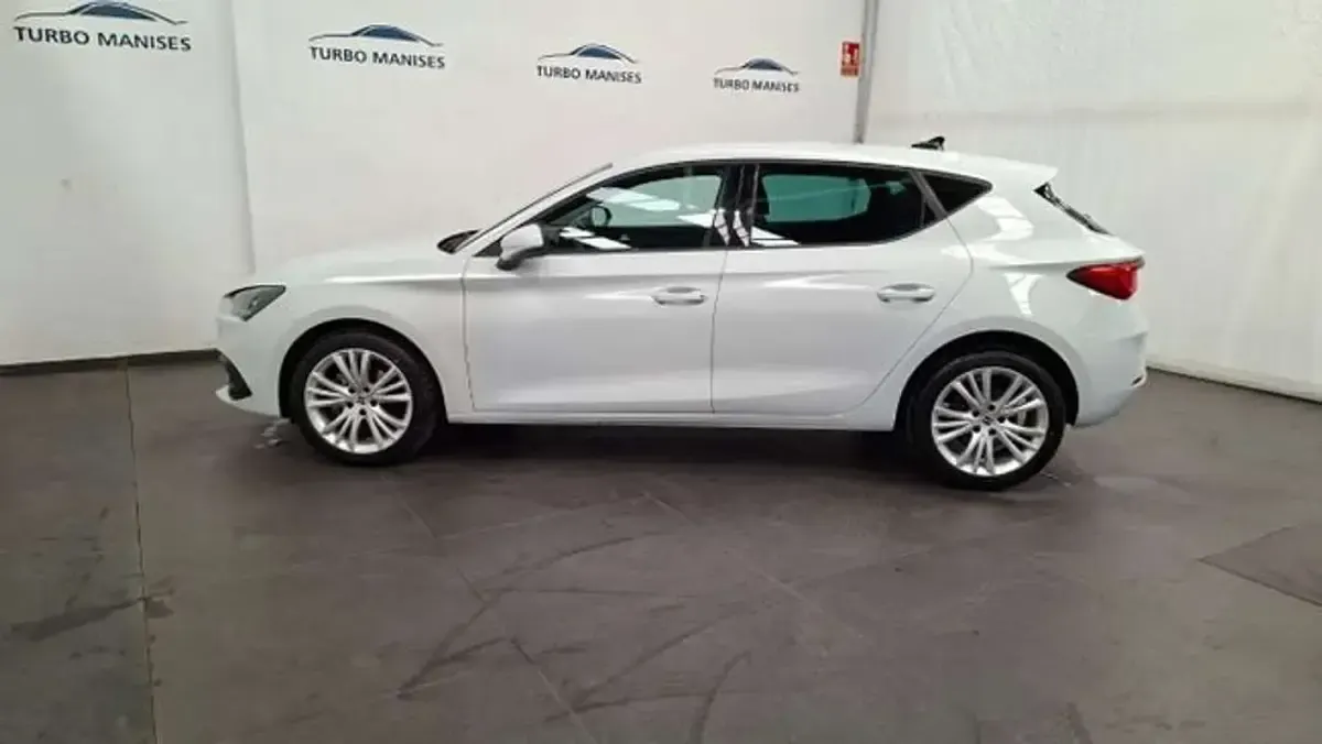 Käytetty Seat Leon Style 116 HP (85 kW) 2022 Valkoinen Viistoperä