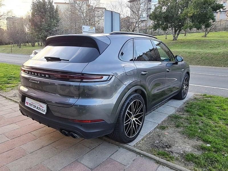 Usado Porsche Cayenne S E-Hybrid 519 CV (381 kW) 2024 Gris / plata SUV