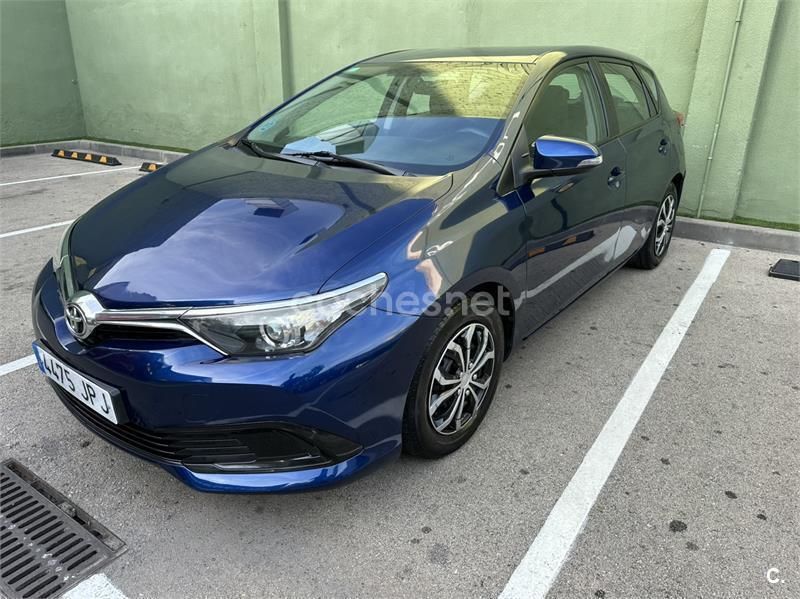 Usado Toyota Auris Business Edition 90 CV (66 kW) 2016 Azul Berlina