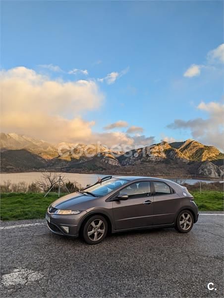 Usado Honda Civic Sport 100 CV (73 kW) 2010 Gris / plata Berlina