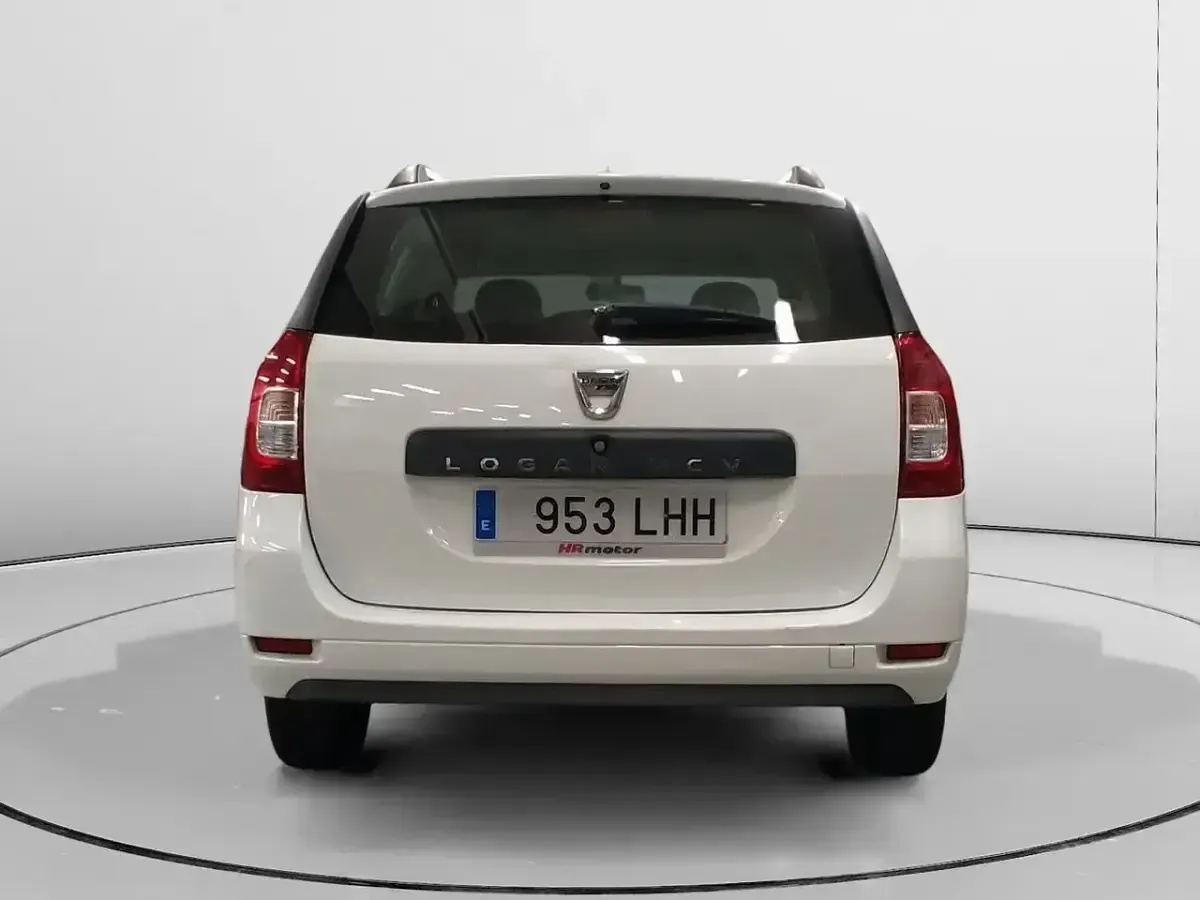 Usado Dacia Logan Comfort 90 CV (66 kW) 2020 Blanco Familiar