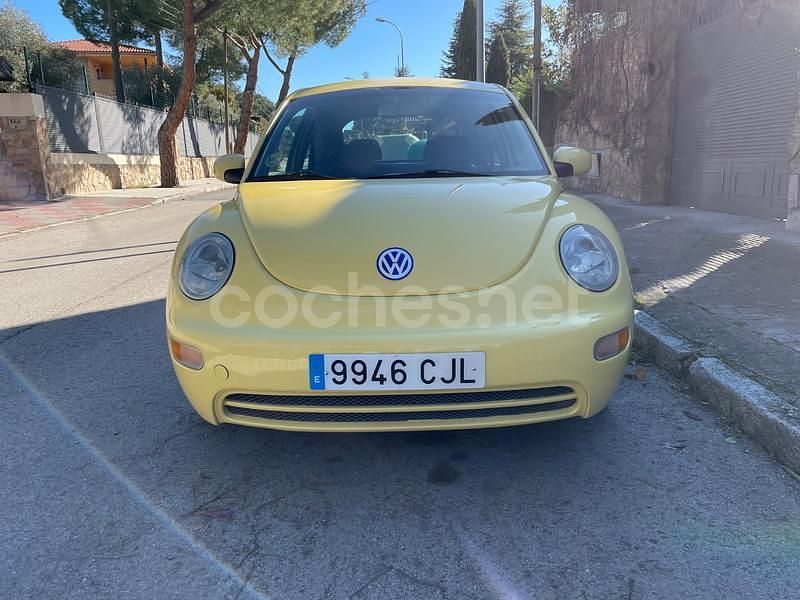 Usado VW New Beetle 102 CV (75 kW) 2003 Amarillo Utilitario