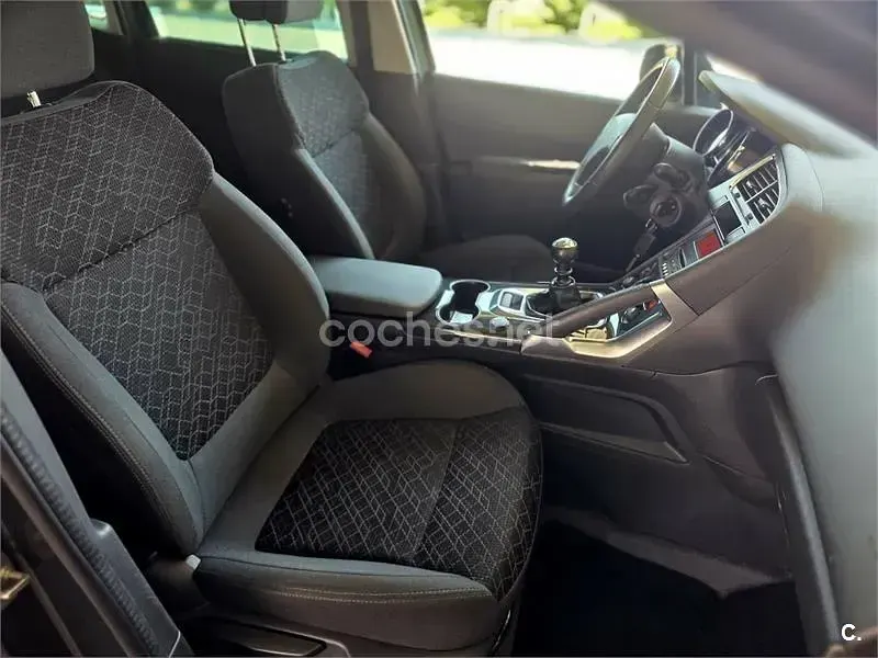 Usado Peugeot 3008 Crossway 120 CV (88 kW) 2015 Negro Familiar