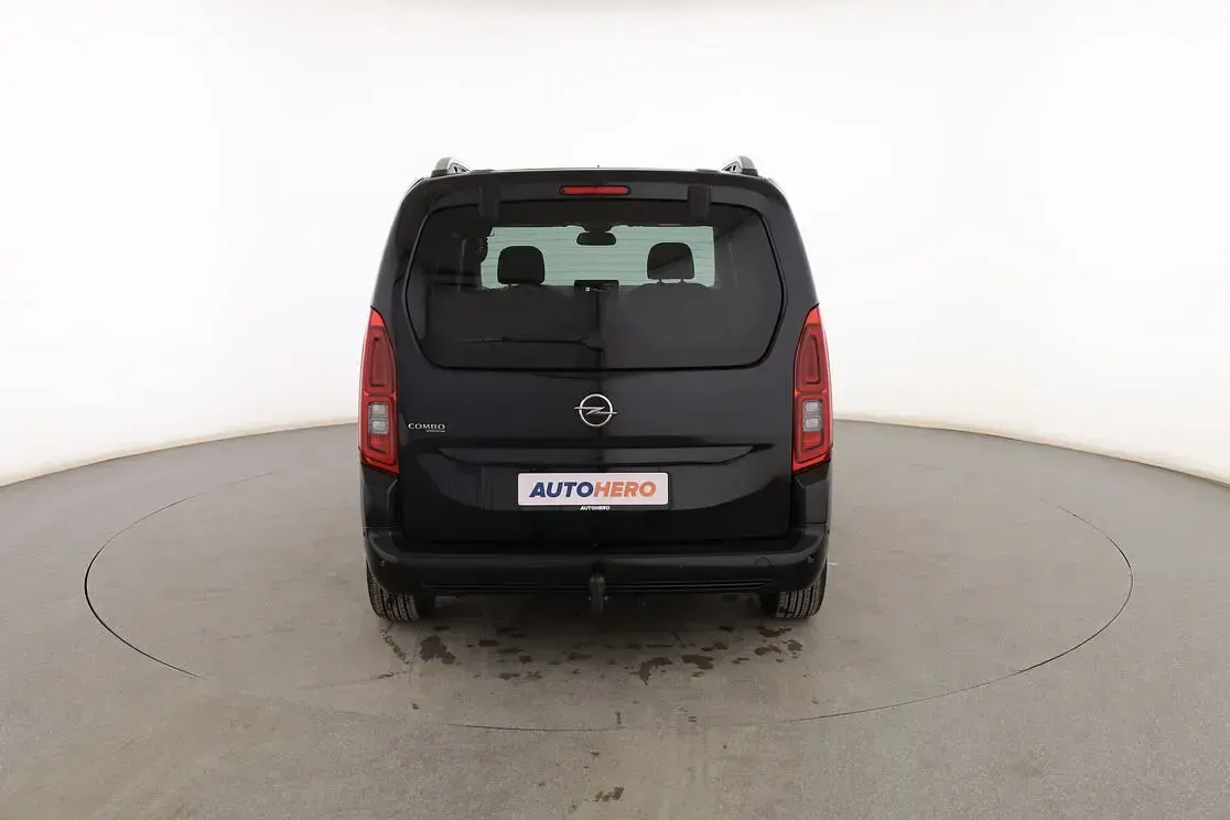 Usado Opel Combo Life Innovation 131 CV (96 kW) 2019 Negro Monovolumen