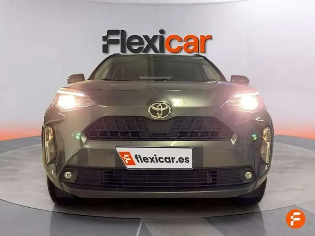 Usado Toyota Yaris Cross Active 116 CV (85 kW) 2025 Gris SUV