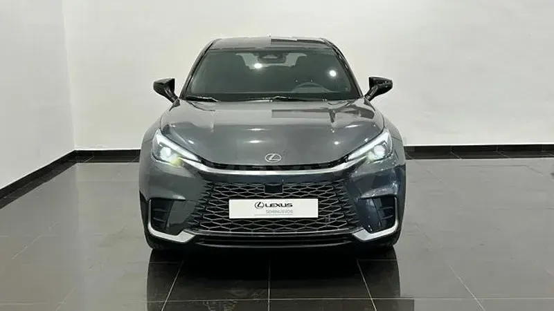 Usado Lexus LBX 136 CV (100 kW) 2024 Gris / plata SUV