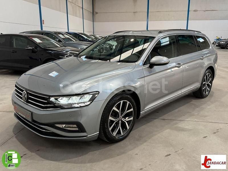 Gris / plata Usado 2022 VW Passat Executive Familiar | 21.500 € (Precio justo) - Imagen 1/4