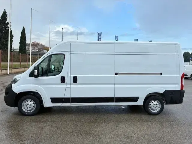 Usado Citroën Jumper 140 CV (102 kW) 2023 Blanco Monovolumen