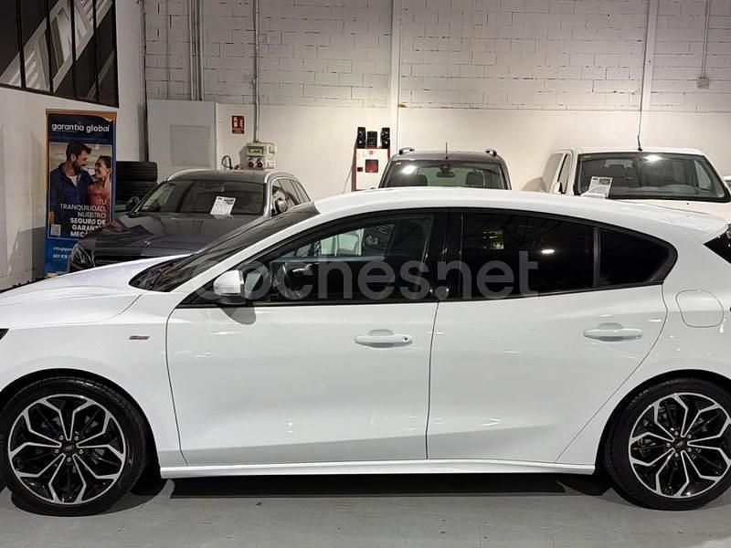 Usado Ford Focus ST-Line 125 CV (91 kW) 2020 Blanco Berlina