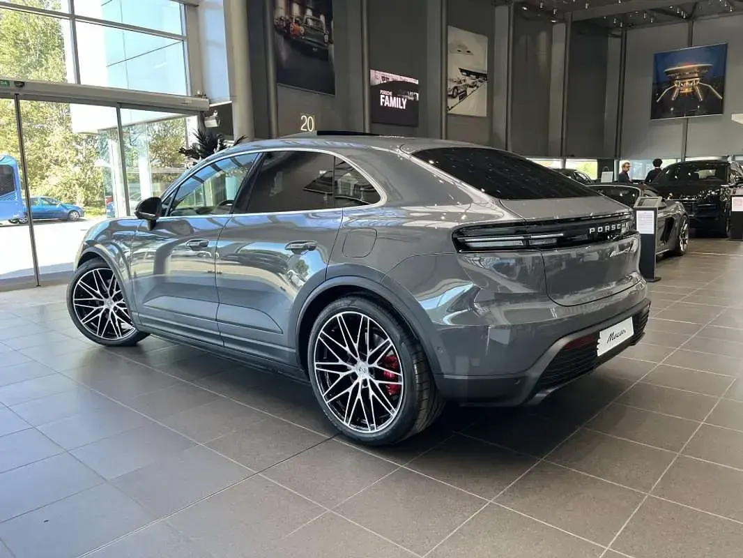 Usado Porsche Macan 380 kW (517 CV) 2026 Gris SUV