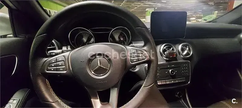 Usado Mercedes A200 Urban 136 CV (100 kW) 2017 Gris / plata Berlina