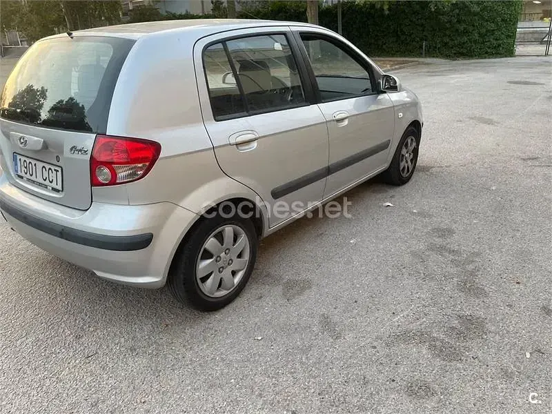Usado Hyundai Getz GLS 82 CV (60 kW) 2002 Gris / plata Utilitario