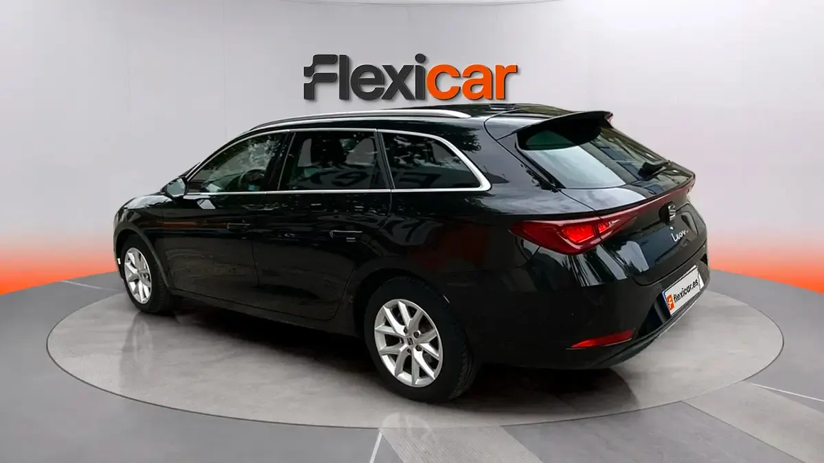 Usado Seat Leon Style 116 CV (85 kW) 2025 Negro Familiar