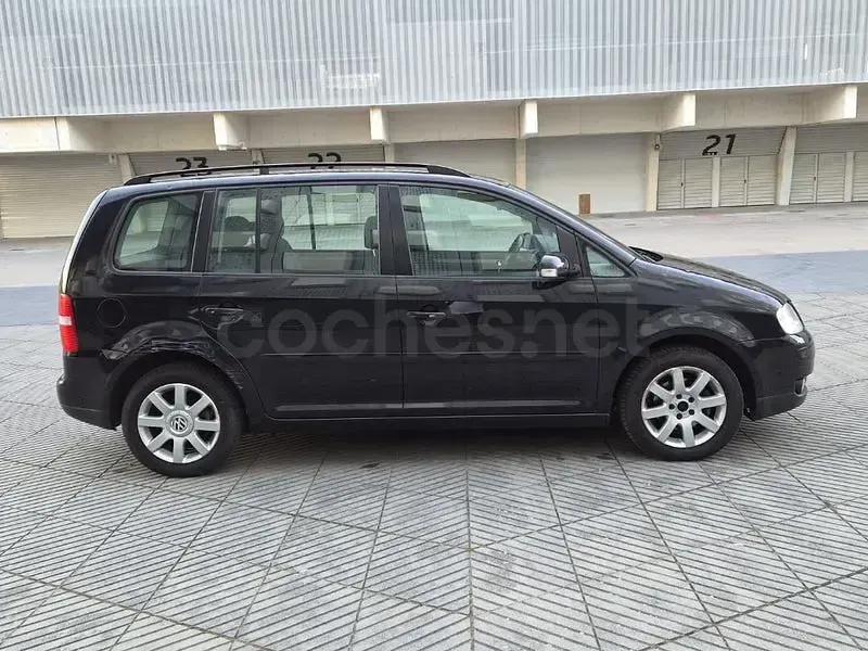 Usado VW Touran Edition 105 CV (77 kW) 2005 Negro Monovolumen