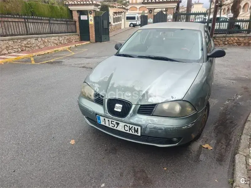 Usado Seat Ibiza Stella 75 CV (55 kW) 2003 Verde Utilitario
