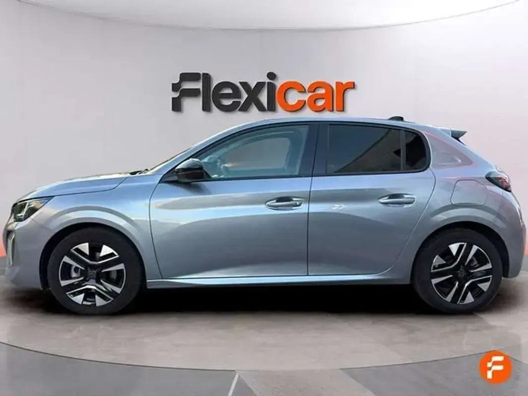 Usado Peugeot 208 Allure 101 CV (74 kW) 2025 Gris Utilitario