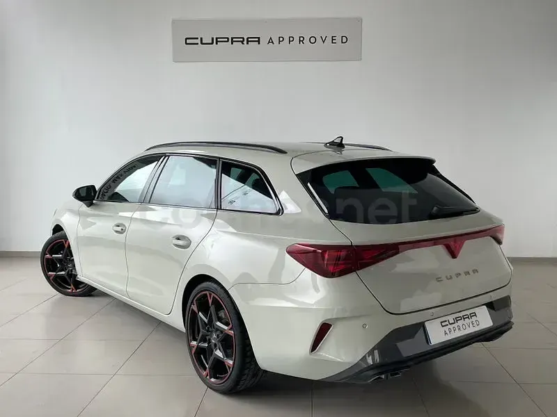 Usado Cupra Leon 150 CV (110 kW) 2025 Gris / plata Familiar
