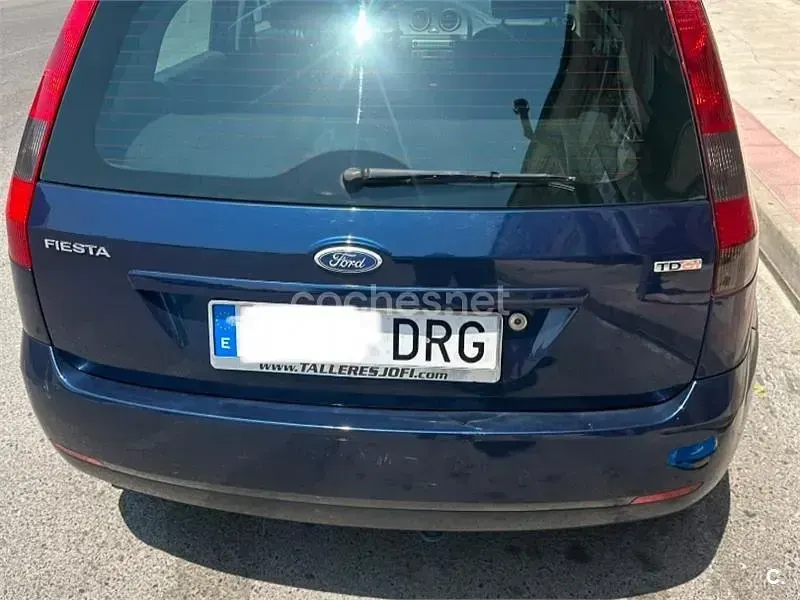 Usado Ford Fiesta Trend 68 CV (50 kW) 2005 Azul Utilitario
