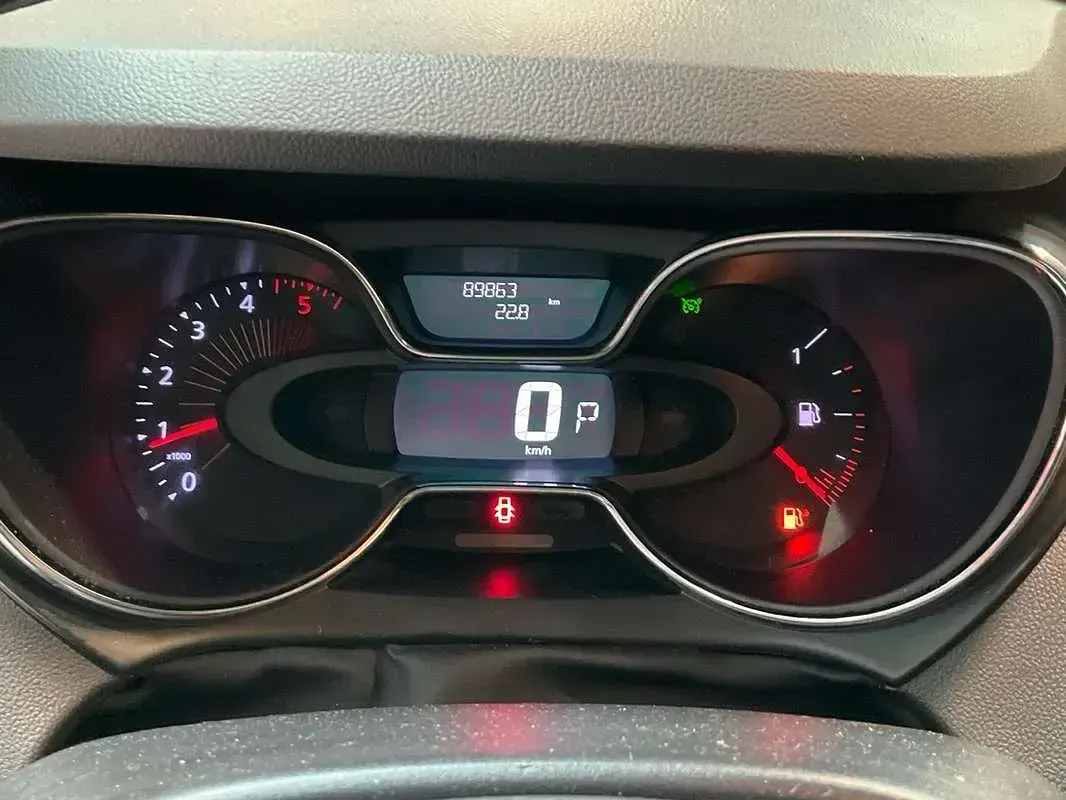Usado Renault Captur Zen 90 CV (66 kW) 2016 SUV