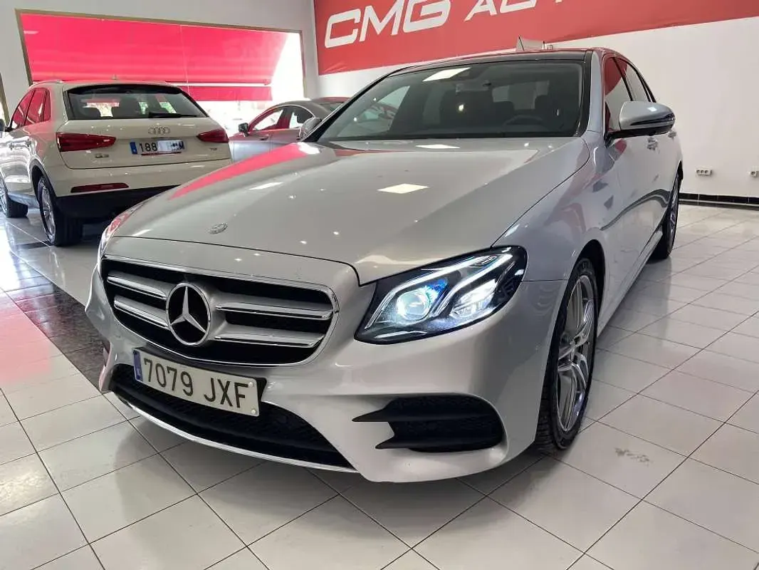 Usado Mercedes E220 194 CV (142 kW) 2017 Plateado Berlina