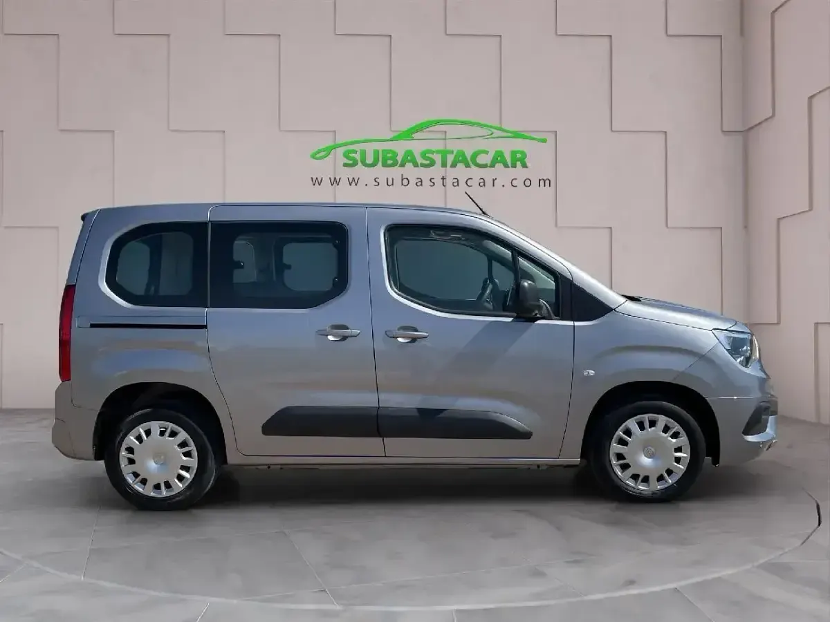Usado Opel Combo Life Edition+ 102 CV (75 kW) 2022 Gris Monovolumen
