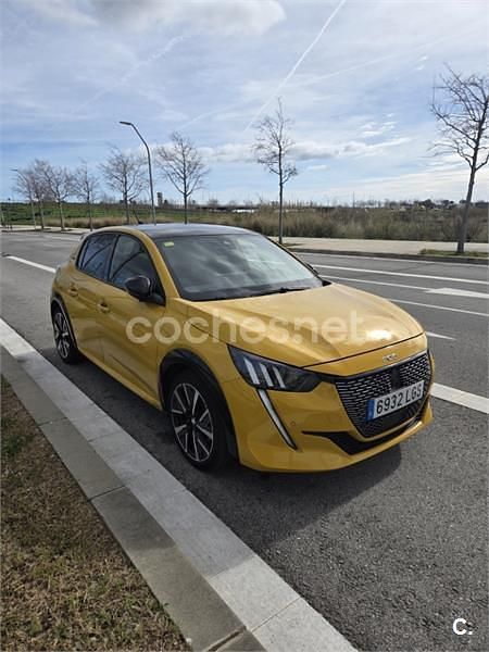 Usado Peugeot 208 GT-line 130 CV (95 kW) 2020 Amarillo Utilitario