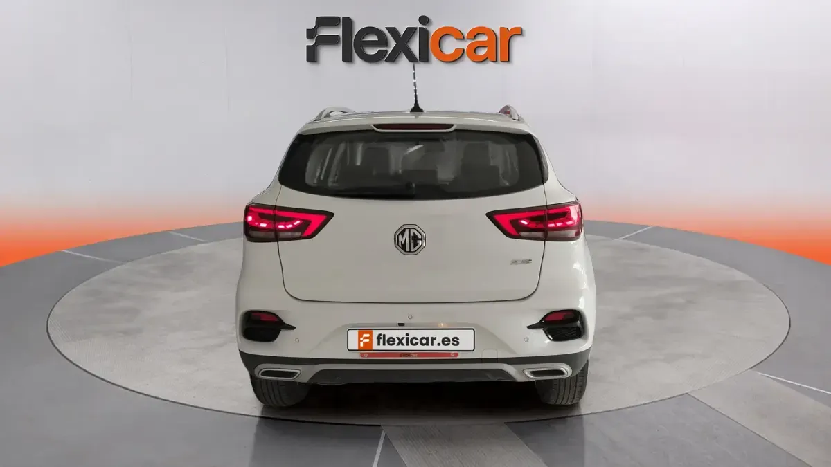 Usado MG ZS Luxury 111 CV (81 kW) 2023 Blanco SUV