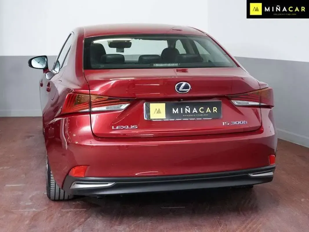 Usado Lexus IS300h Business Edition 223 CV (164 kW) 2017 Rojo Berlina