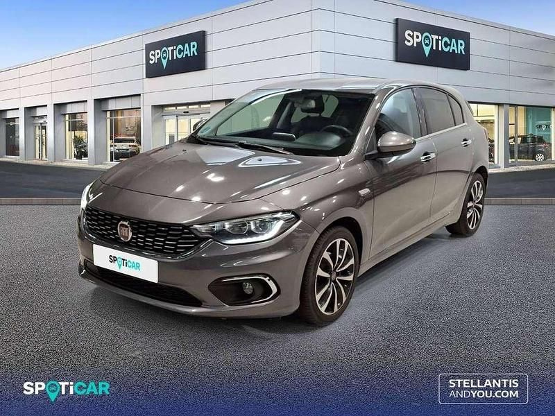Gris Usado 2016 Fiat Tipo Lounge Berlina | 8400 € (Buen precio) - Imagen 1/4