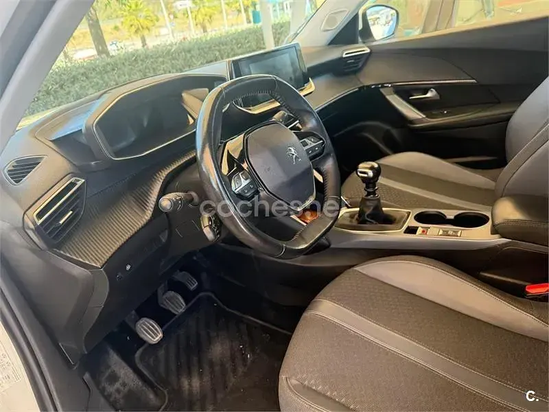 Usado Peugeot 2008 Allure 100 CV (73 kW) 2020 Blanco SUV