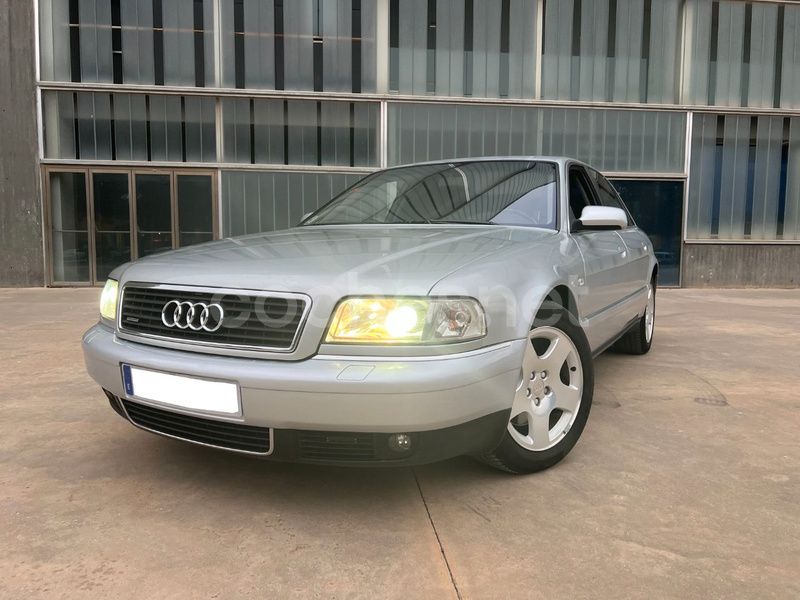 Gris / plata Usado 2001 Audi A8 Berlina | 7500 € - Imagen 1/4