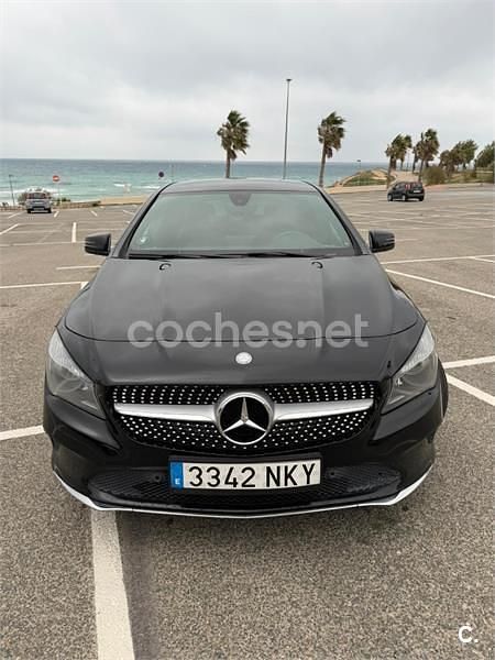 Usado Mercedes CLA200 Shooting Brake Urban 136 CV (100 kW) 2017 Negro Familiar