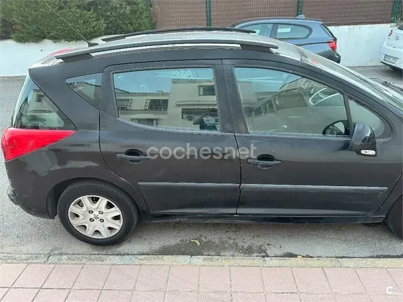 Usado Peugeot 207 95 CV (69 kW) 2009 Negro Familiar