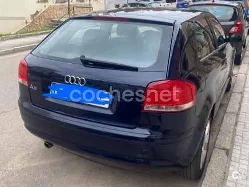 Usado Audi A3 Ambition 102 CV (75 kW) 2004 Negro Utilitario