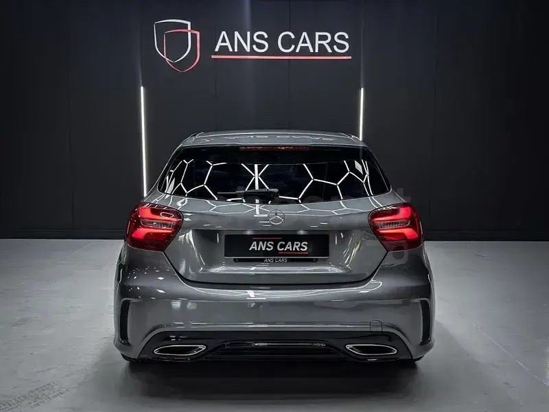 Usado Mercedes A180 136 CV (100 kW) 2018 Gris / plata Berlina