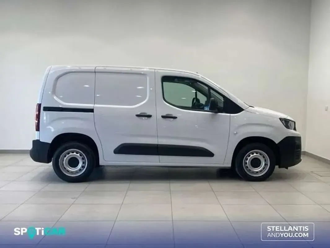 Usado Peugeot Partner 102 CV (75 kW) 2023 Blanco Monovolumen