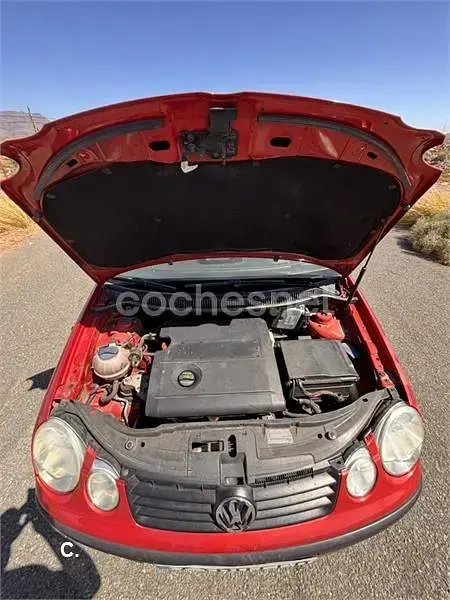 Usado VW Polo Trendline 75 CV (55 kW) 2003 Rojo Berlina