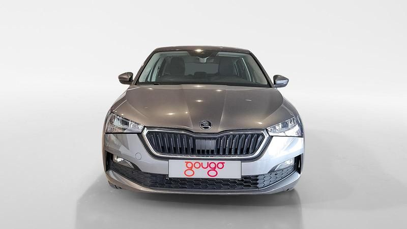 Usado Skoda Scala Ambition 95 CV (69 kW) 2024 Gris / plata Utilitario