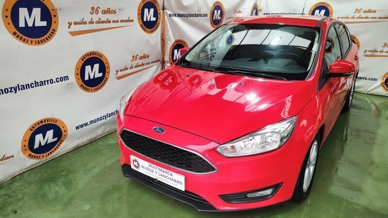 Usado Ford Focus Trend+ 125 CV (91 kW) 2017 Rojo