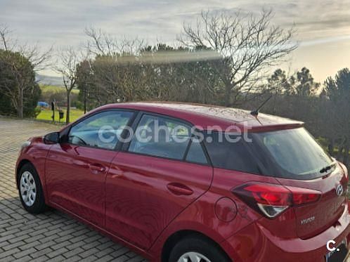 Usado Hyundai i20 84 CV (61 kW) 2017 Rojo Berlina