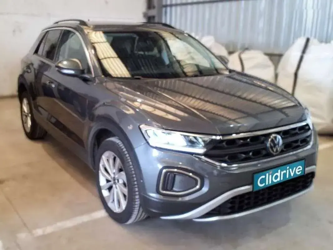 Usado VW T-Roc Life 116 CV (85 kW) 2022 Gris SUV