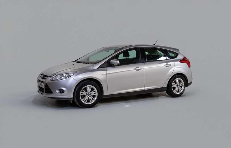 Usado Ford Focus Trend 105 CV (77 kW) 2011 Plateado Utilitario