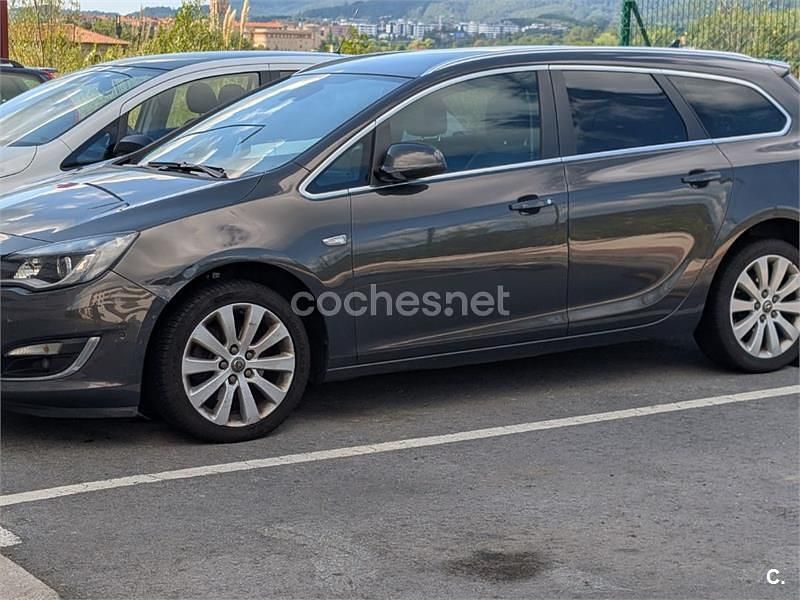 Gris / plata Usado 2013 Opel Astra Excellence Familiar | 3950 € (Precio justo) - Imagen 1/4