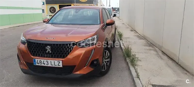 Usado Peugeot 2008 Active 100 CV (73 kW) 2020 Naranja SUV